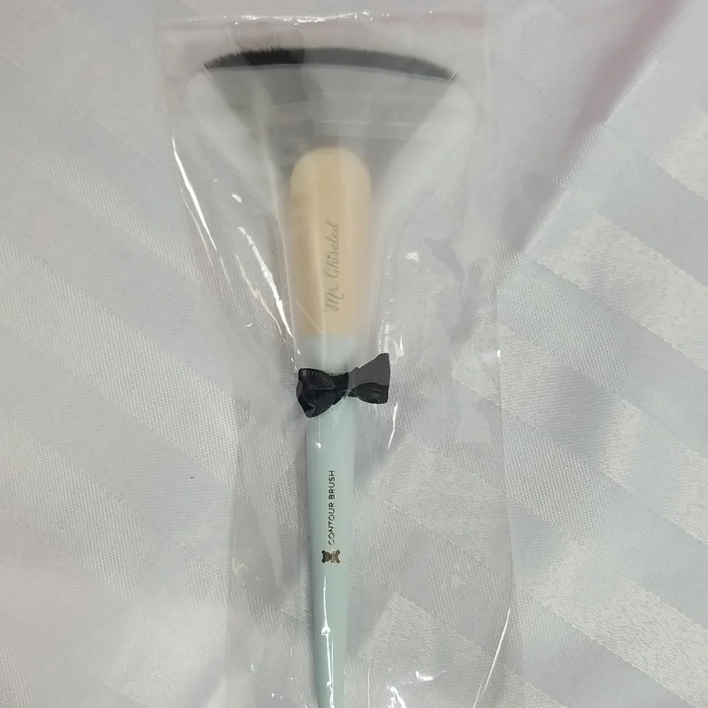 TOO FACED MR CHISELED CONTOUR BRUSH